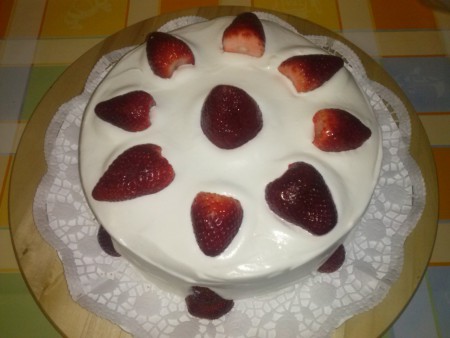 Pão de Ló com Chantilly e Morangos